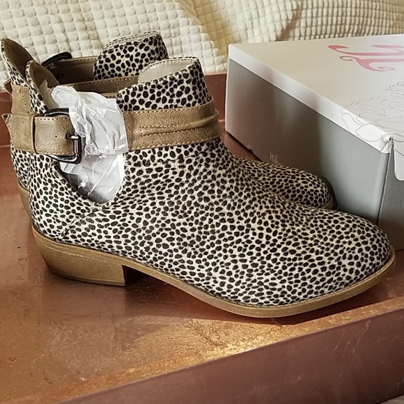 JG Shoes - NIB JG 9 ankle bootie leopard suede flat boutique